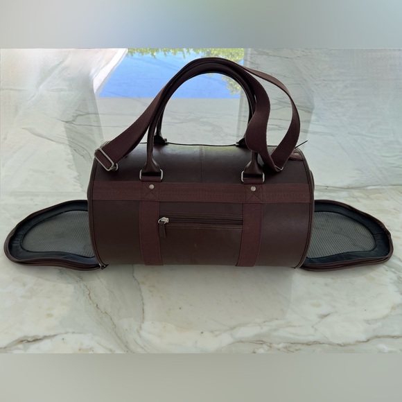 FETCHING BROWN CAT CARRIER APPROXIMATELY 18 x 11 x 12 - Picture 6 of 16